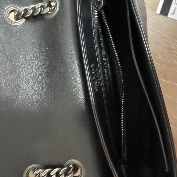 Prada purse - Picture 3 of 5
